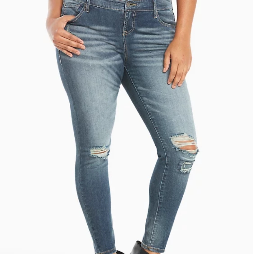 🎆Torrid✨ ultra skinny jeans with distressing